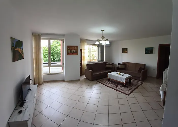 New In The Center 公寓 Shkodër